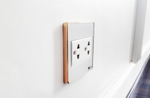 Ổ cắm viền vàng